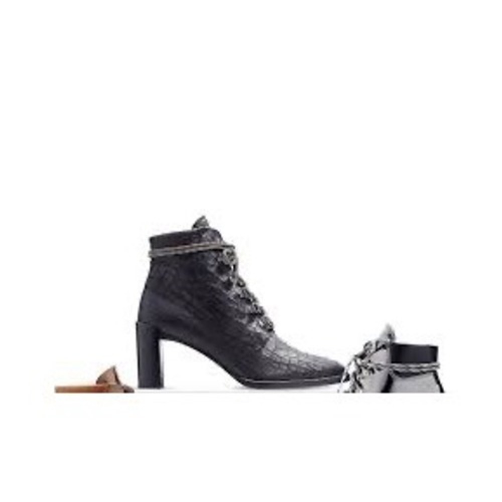 Stuart Weitzman X Gigi Hadid Black Croc Embossed Leather Lace Up Ankle Boot Sz 5